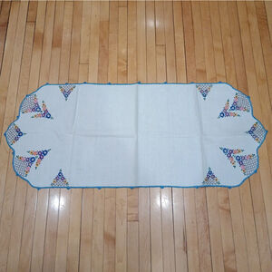 Vintage Handmade Cotton Embroidered Table Runner Dresser Scarf Daisies Floral